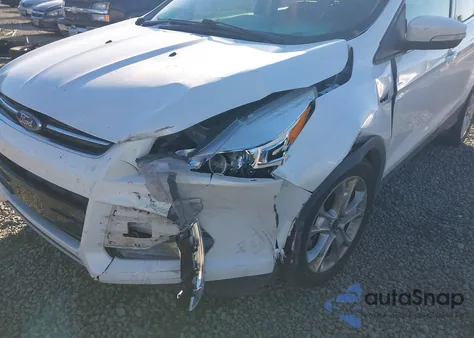 2016 Ford Escape Titanium z USA, uszkodzony, nr VIN 1FMCU9JX1GUA12433